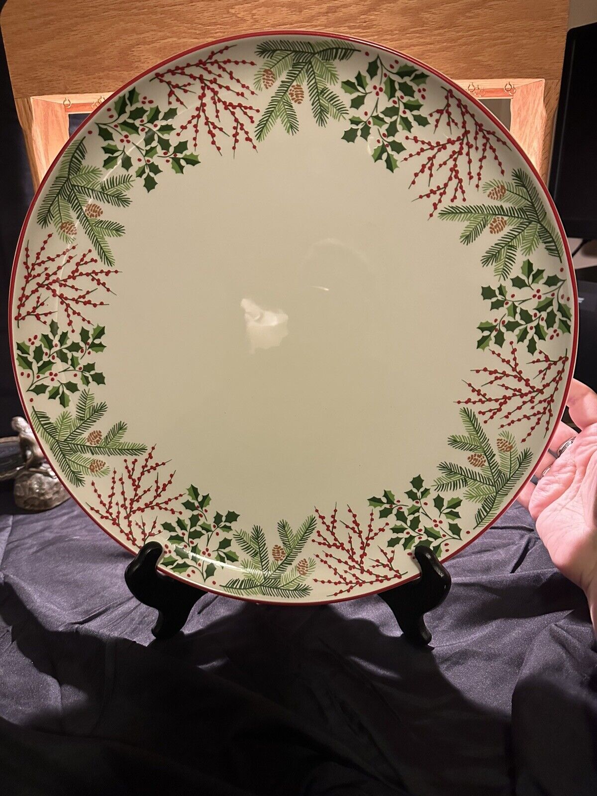 Tiffany & Co Holiday Large Serving Platter Holly Berry 14 Inch Diameter