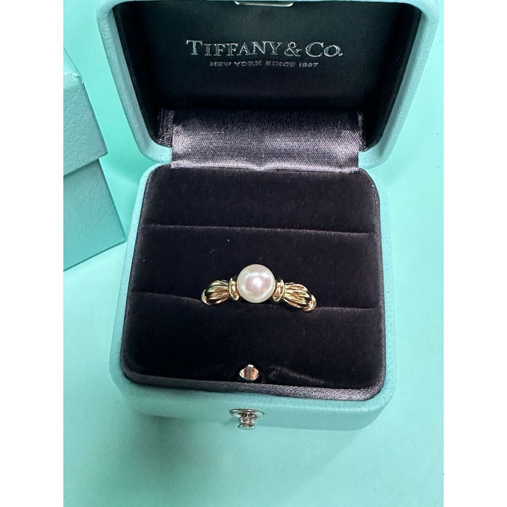 Tiffany & Co 18k Gold Akoya Pearl Ring Size 9 With Tiffany Ring Box