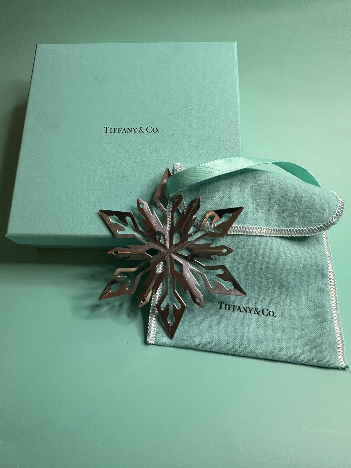 2021 Tiffany & Co CHRISTMAS SNOWFLAKE STERLING 925 ORNAMENT With Box & Pouch