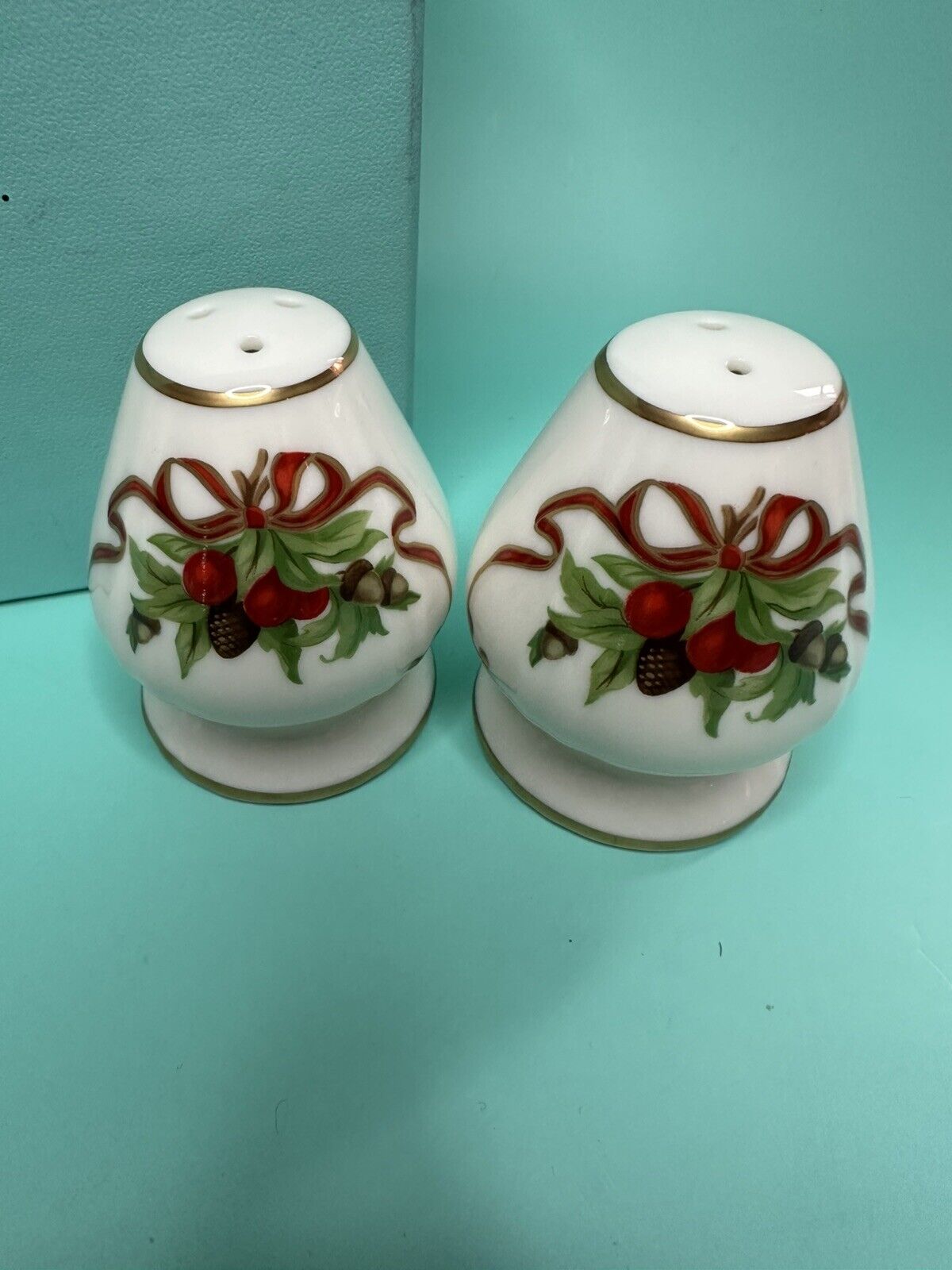 Tiffany & Co Holiday Garland Salt And Pepper Shakers