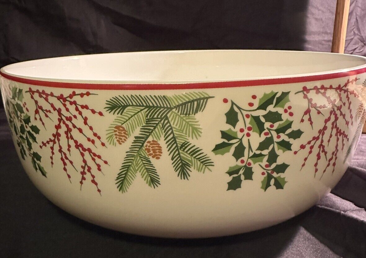 Tiffany & Co Holiday Large Serving Bowl Holly Berry Pattern 11.5 Inch