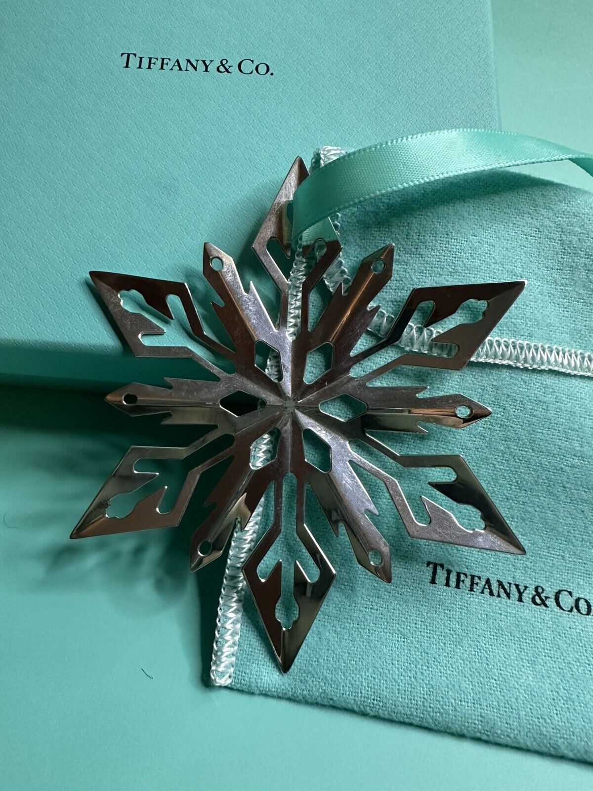 2021 Tiffany & Co CHRISTMAS SNOWFLAKE STERLING 925 ORNAMENT With Box & Pouch